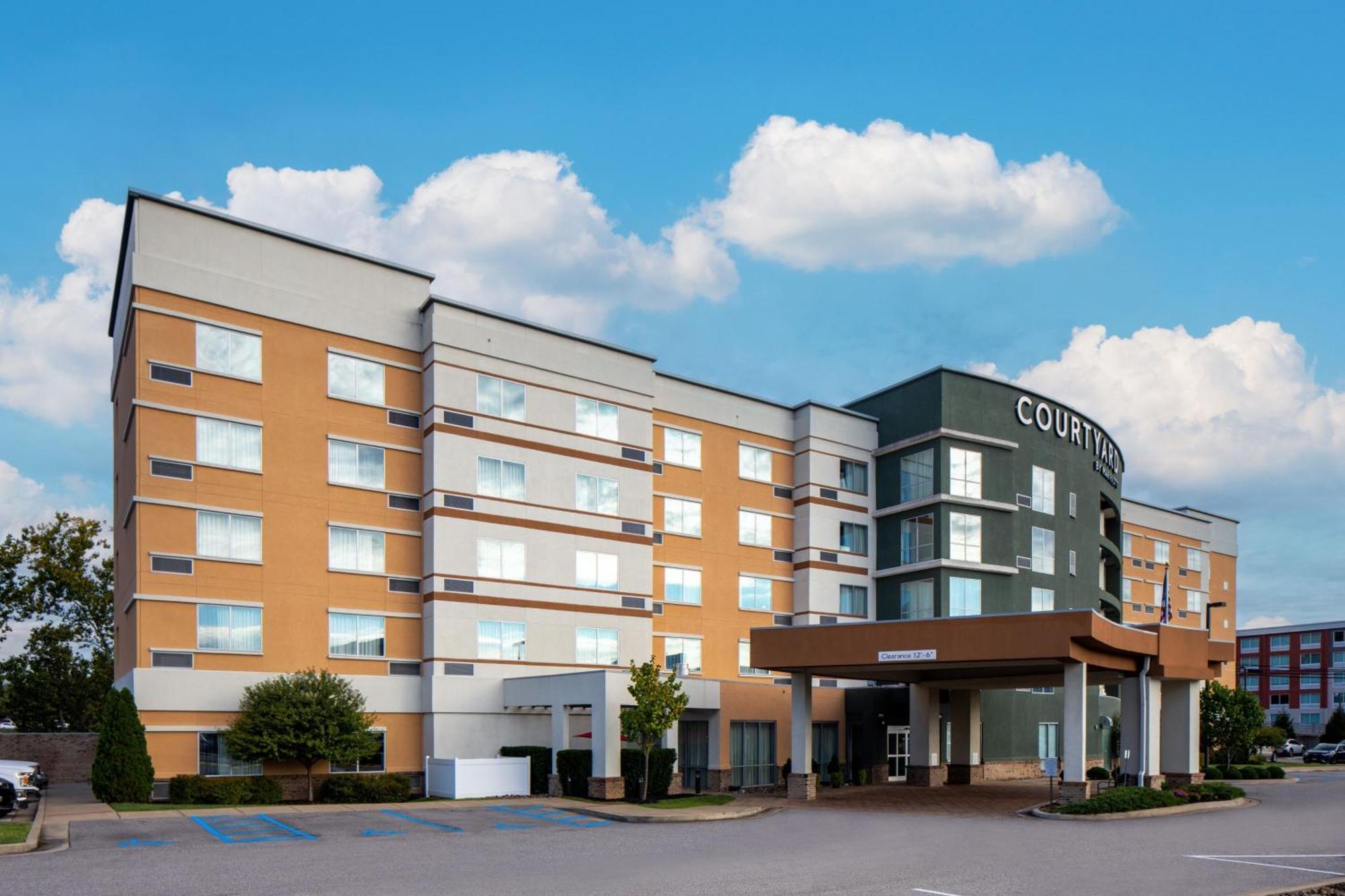 Courtyard By Marriott Charleston Downtown/Civic Center Hotel Exterior photo